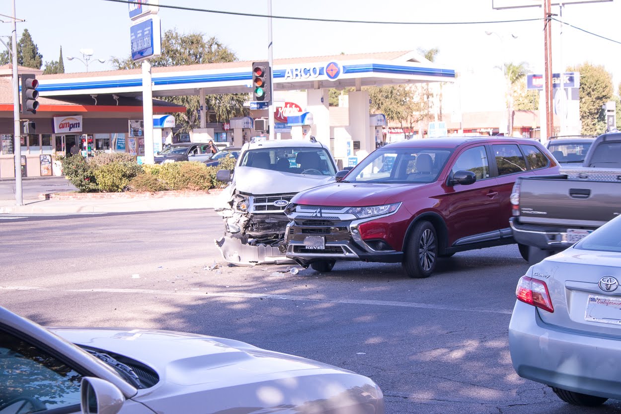 Four-Vehicle Crash Leaves Injuries Near E Jersey St